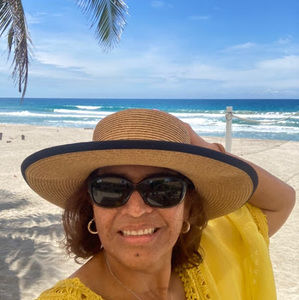 Meet your Posher, Amparo